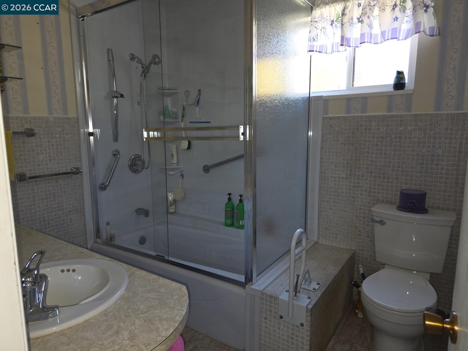 694 Renfrew Road El Sobrante, CA 94803 - Photo 7 of 26