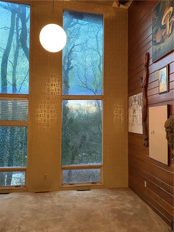 2286 Elmhill Road Pittsburgh, PA 15221 - Photo 3 of 14 Gallery Image 3