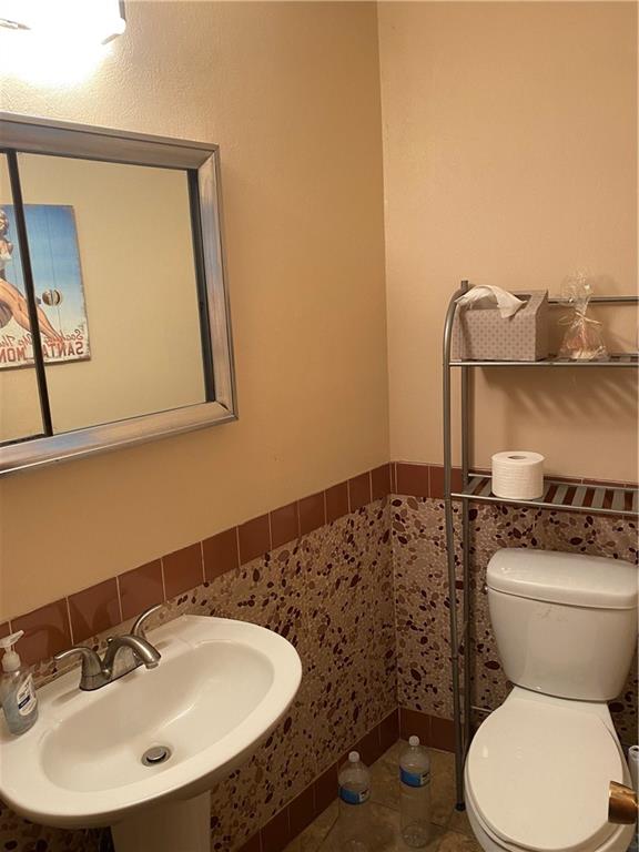 2286 Elmhill Road Pittsburgh, PA 15221 - Photo 7 of 14 Gallery Image 7