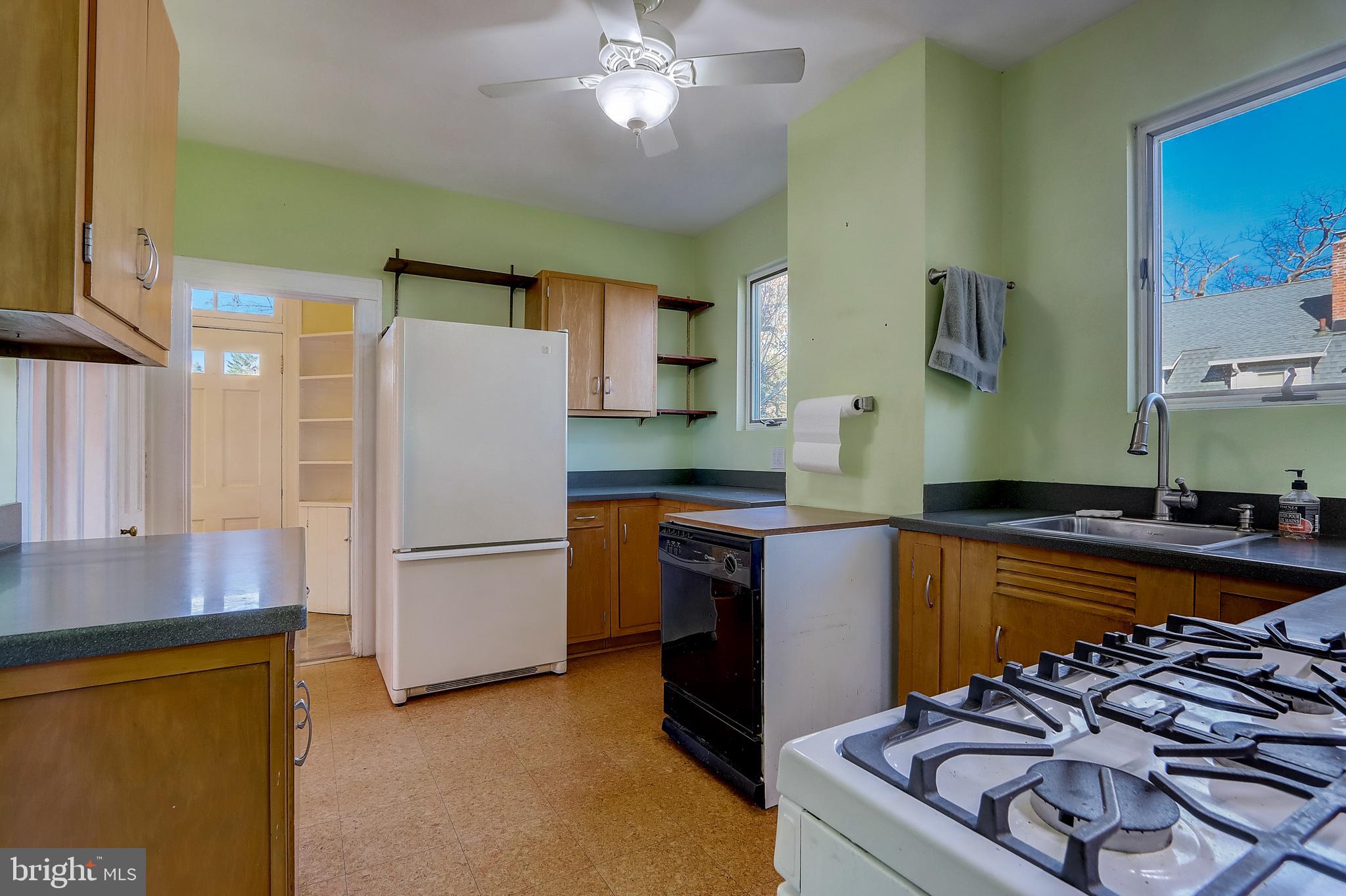5200 Tramore Road Baltimore, MD 21214 - Photo 11 of 37