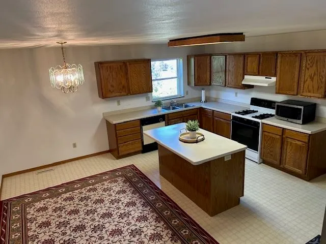 $439,900 | 669 North Woods Edge Drive, Oregon, WI 53575