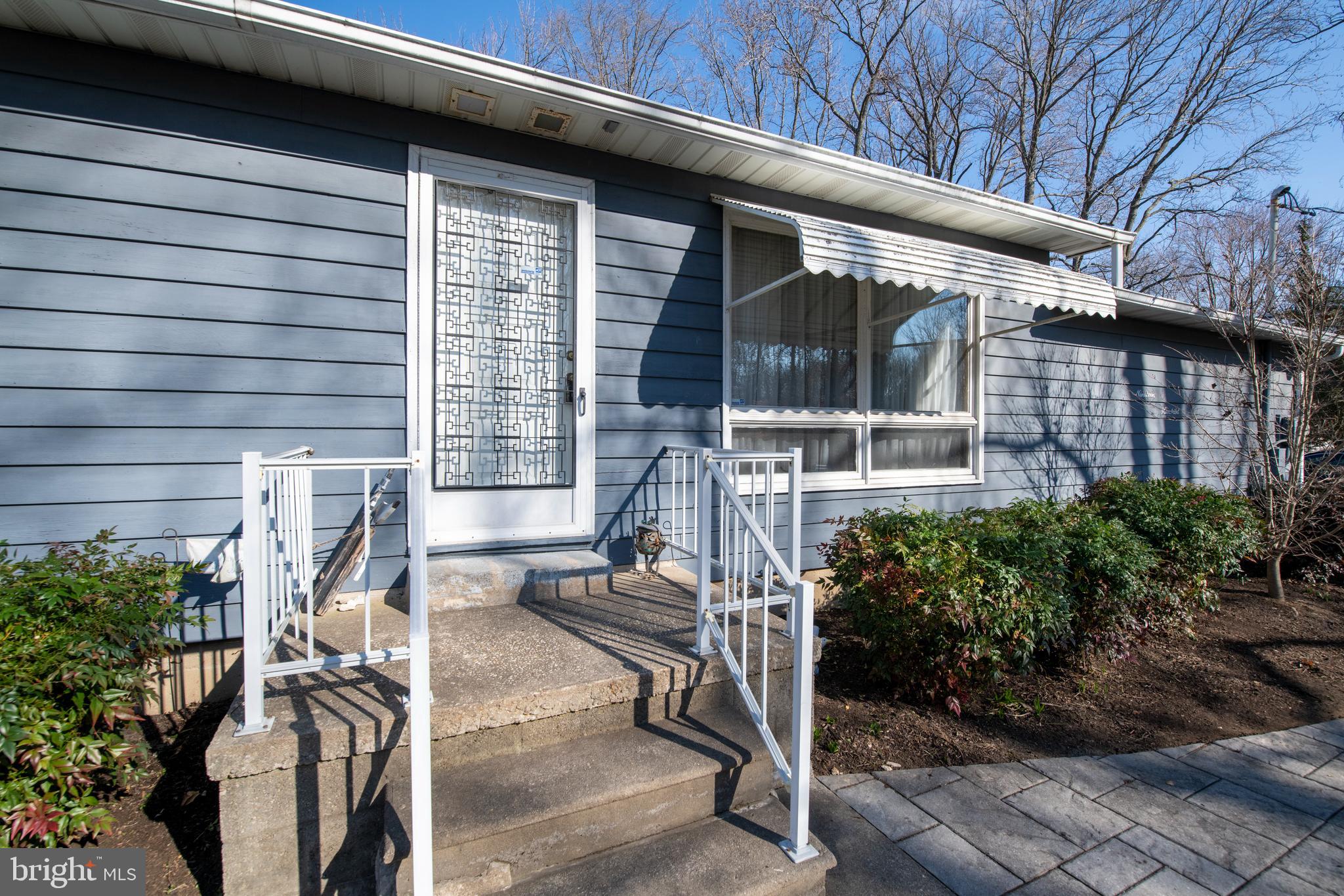 1900 Silver Lane Road Essex, MD 21221 - Photo 4 of 46 Front Porch