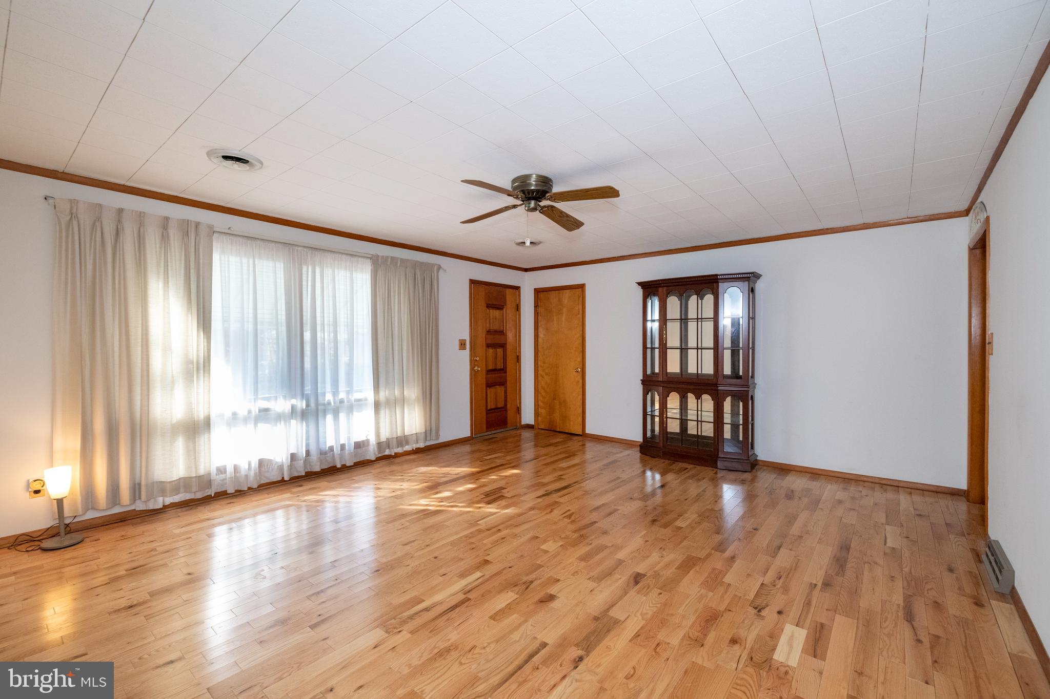 1900 Silver Lane Road Essex, MD 21221 - Photo 5 of 46 Living Room
