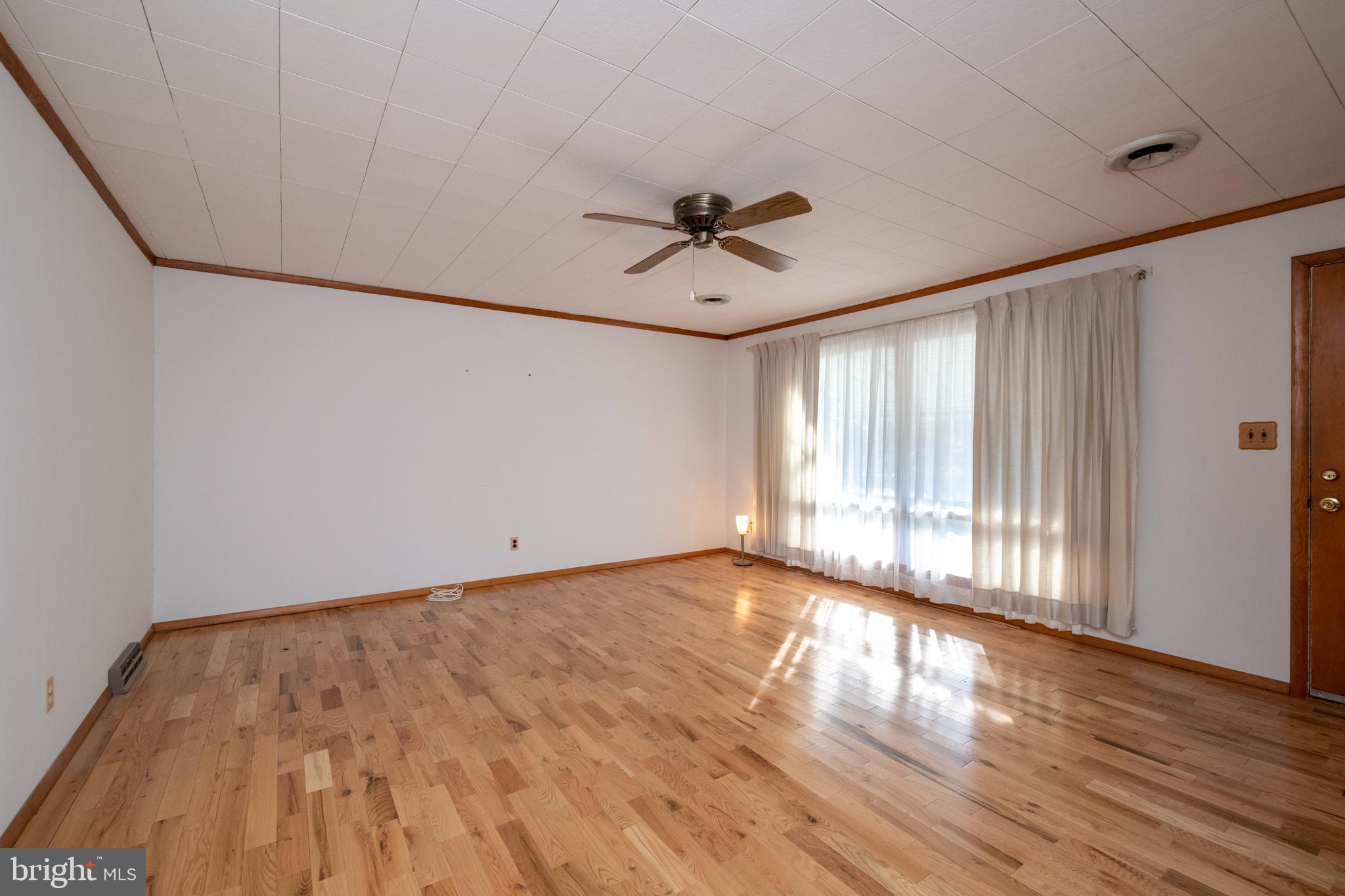 1900 Silver Lane Road Essex, MD 21221 - Photo 7 of 46 Living Room