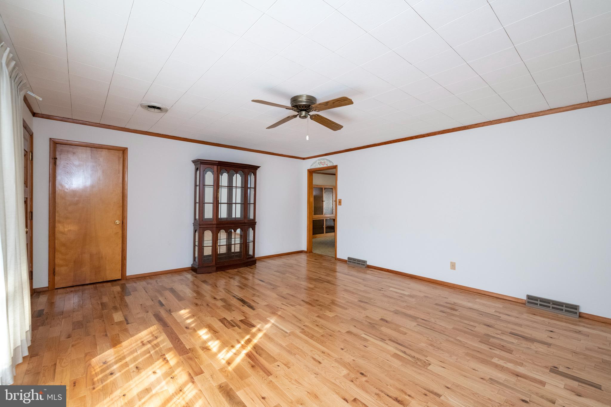 1900 Silver Lane Road Essex, MD 21221 - Photo 8 of 46 Living Room