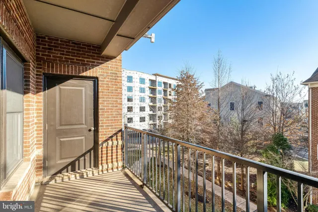 $685,000 | 9523 Bastille Street, Unit 207, Fairfax, VA 22031