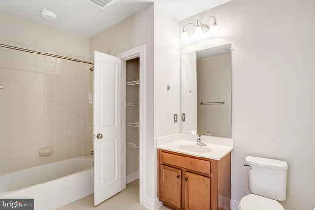 $685,000 | 9523 Bastille Street, Unit 207, Fairfax, VA 22031