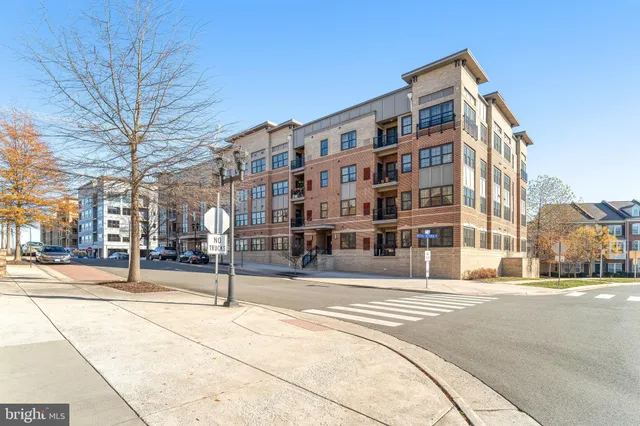 $685,000 | 9523 Bastille Street, Unit 207, Fairfax, VA 22031