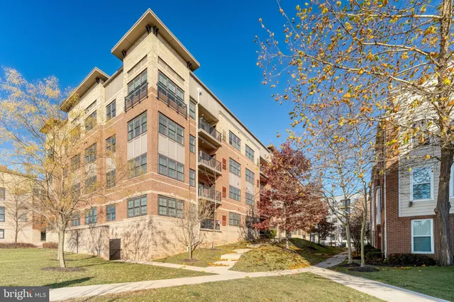 $685,000 | 9523 Bastille Street, Unit 207, Fairfax, VA 22031