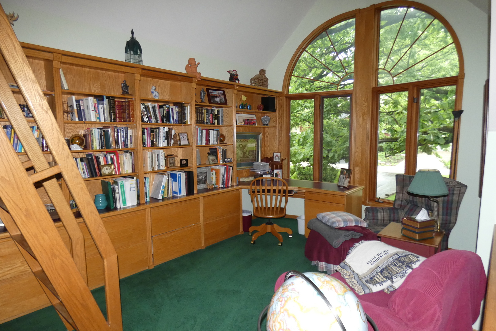 429 High Road Cary, IL 60013 - Photo 10 of 13 a living room with furniture and a window