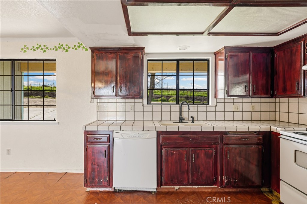 6980 Cabernet Place Paso Robles, CA 93446 - Photo 11 of 30 a view of a sink and cabinets