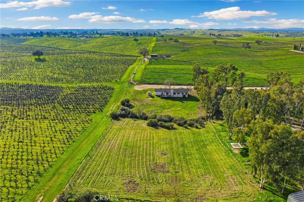 6980 Cabernet Place Paso Robles, CA 93446 - Photo 27 of 30 a view of a city