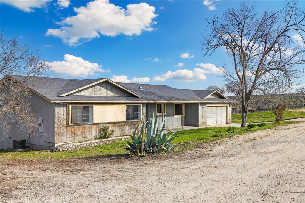 6980 Cabernet Place Paso Robles, CA 93446 - Photo 5 of 30 a view of a house with a yard