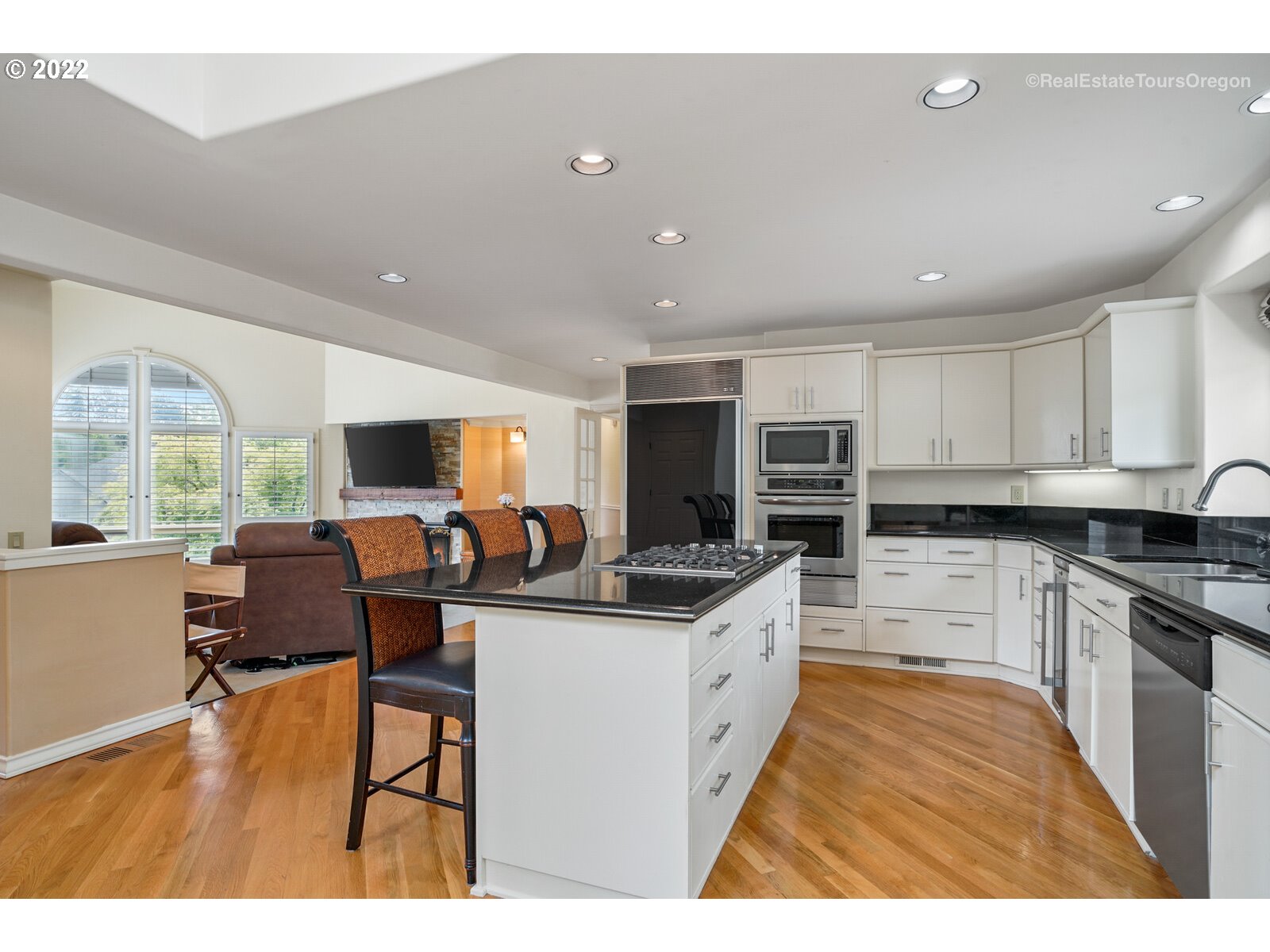 13615 Southwest Tarleton Court Tigard, OR 97224 - Photo 11 of 32 Gallery Image 11