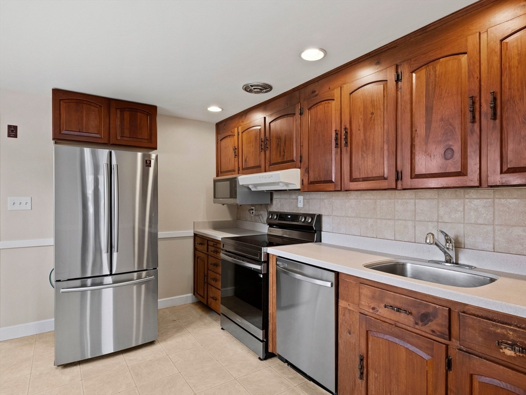26 Millbrook Road Beverly, MA 01915 - Photo 3 of 42