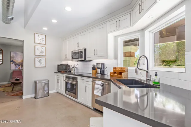 $5,500 | 4655 East Monte Way, Phoenix, AZ 85044