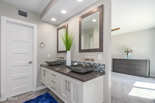 $5,500 | 4655 East Monte Way, Phoenix, AZ 85044