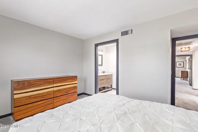 $5,500 | 4655 East Monte Way, Phoenix, AZ 85044