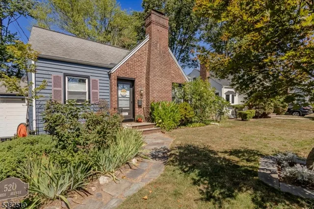 a view of a house with a small yard and plants