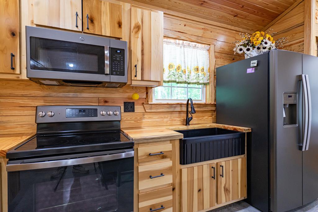 153 North Whatley Road LaGrange, GA 30240 - Photo 51 of 67 a kitchen with stainless steel appliances a stove and a microwave