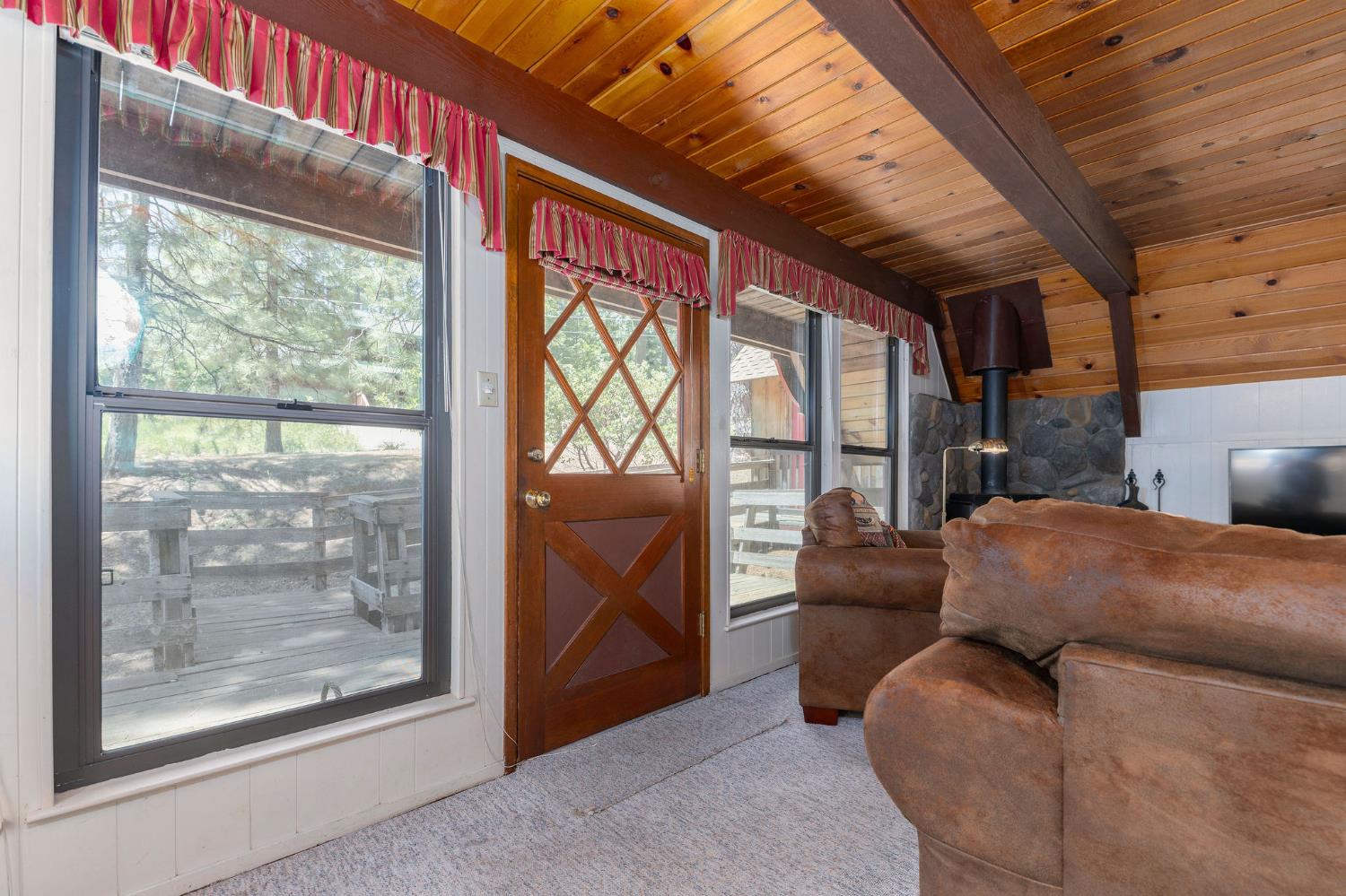 1380 Incline Way Arnold, CA 95223 - Photo 3 of 38