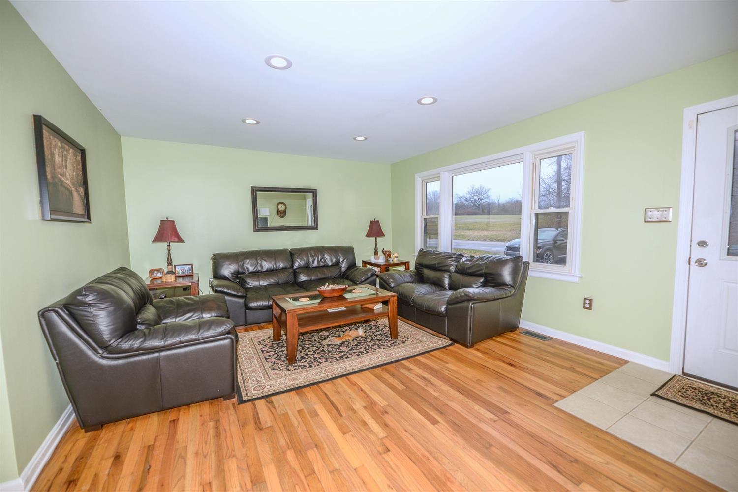 4392 Aicholtz Road Cincinnati, OH 45245 - Photo 4 of 32 Gallery Image 4