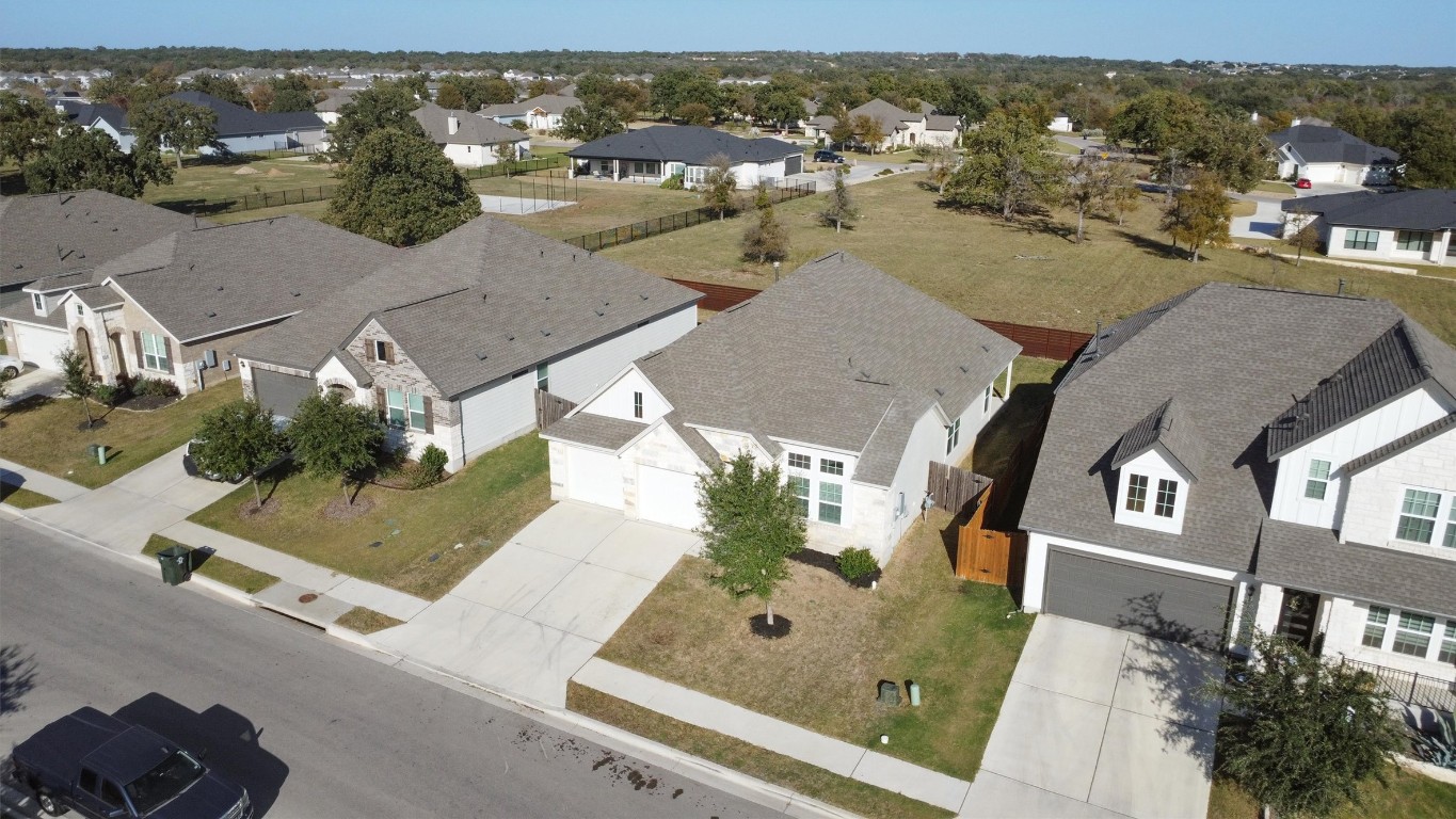 120 Northview Lane Georgetown, TX 78628 - Photo 4 of 33