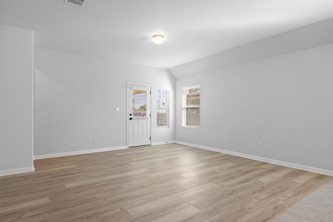 120 Northview Lane Georgetown, TX 78628 - Photo 8 of 33