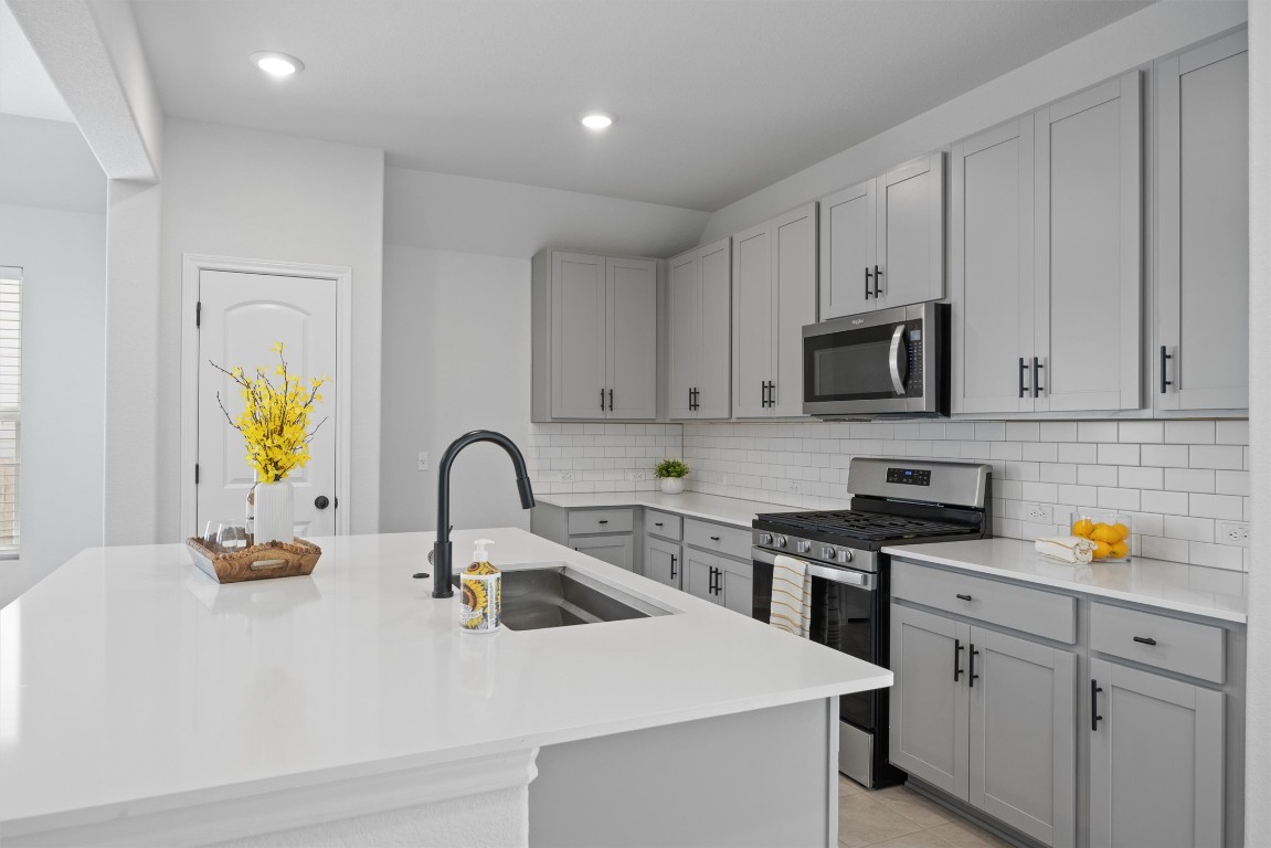 120 Northview Lane Georgetown, TX 78628 - Photo 9 of 33