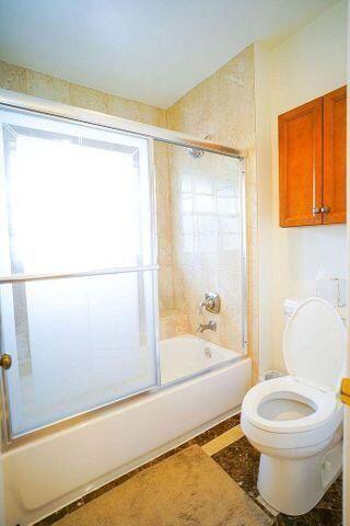 1511 Ocean Dunes Circle, Unit 1511 Jupiter, FL 33477 - Photo 18 of 27 a bathroom with a toilet a sink and a bathtub