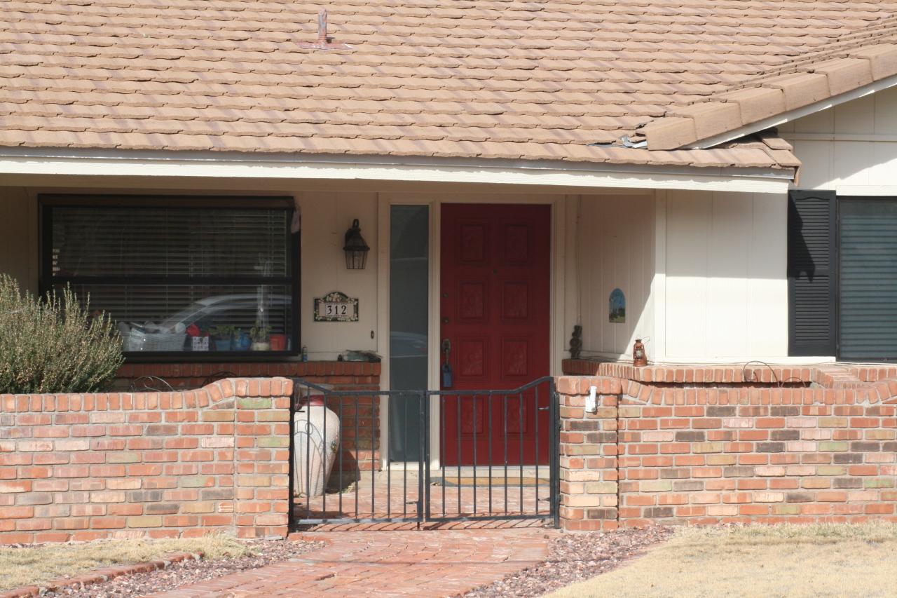 312 West Thunderbird Road Phoenix, AZ 85023 - Photo 2 of 6 Front