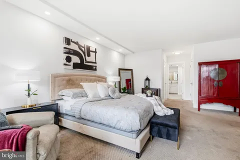 $1,125,000 | 1300 Crystal Drive, Unit 606S, Arlington, VA 22202