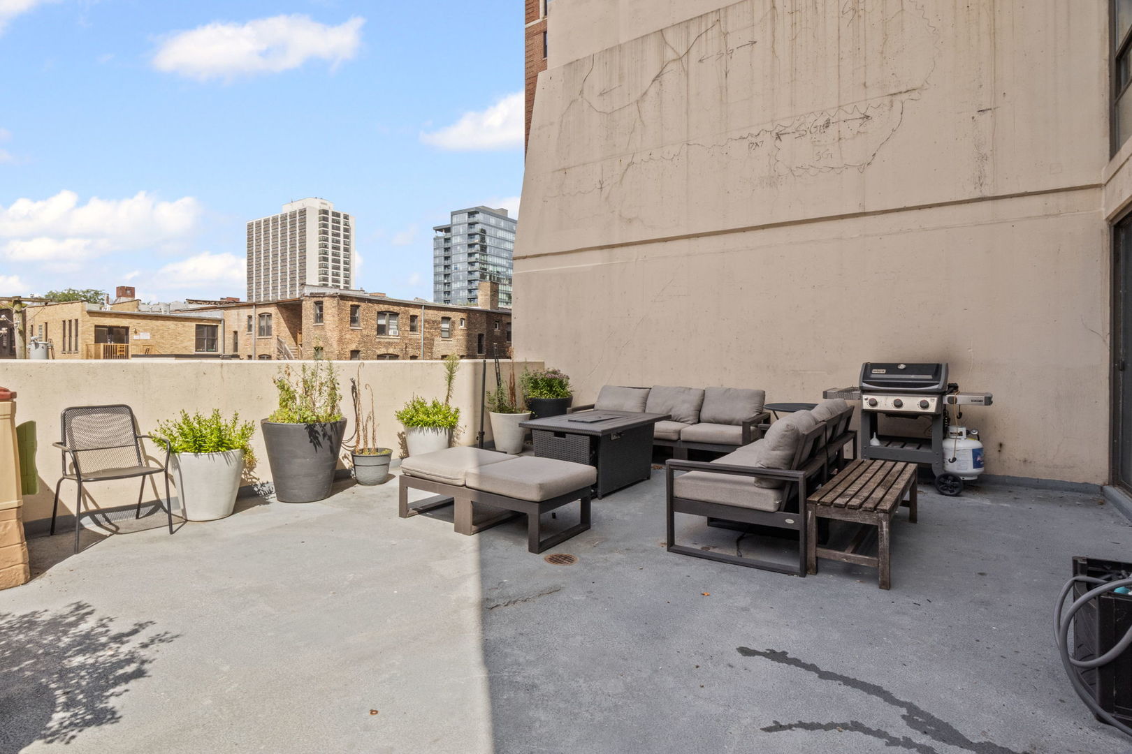 3150 North Sheridan Road, Unit 2C Chicago, IL 60657 - Photo 14 of 25 a view of a terrace with furniture