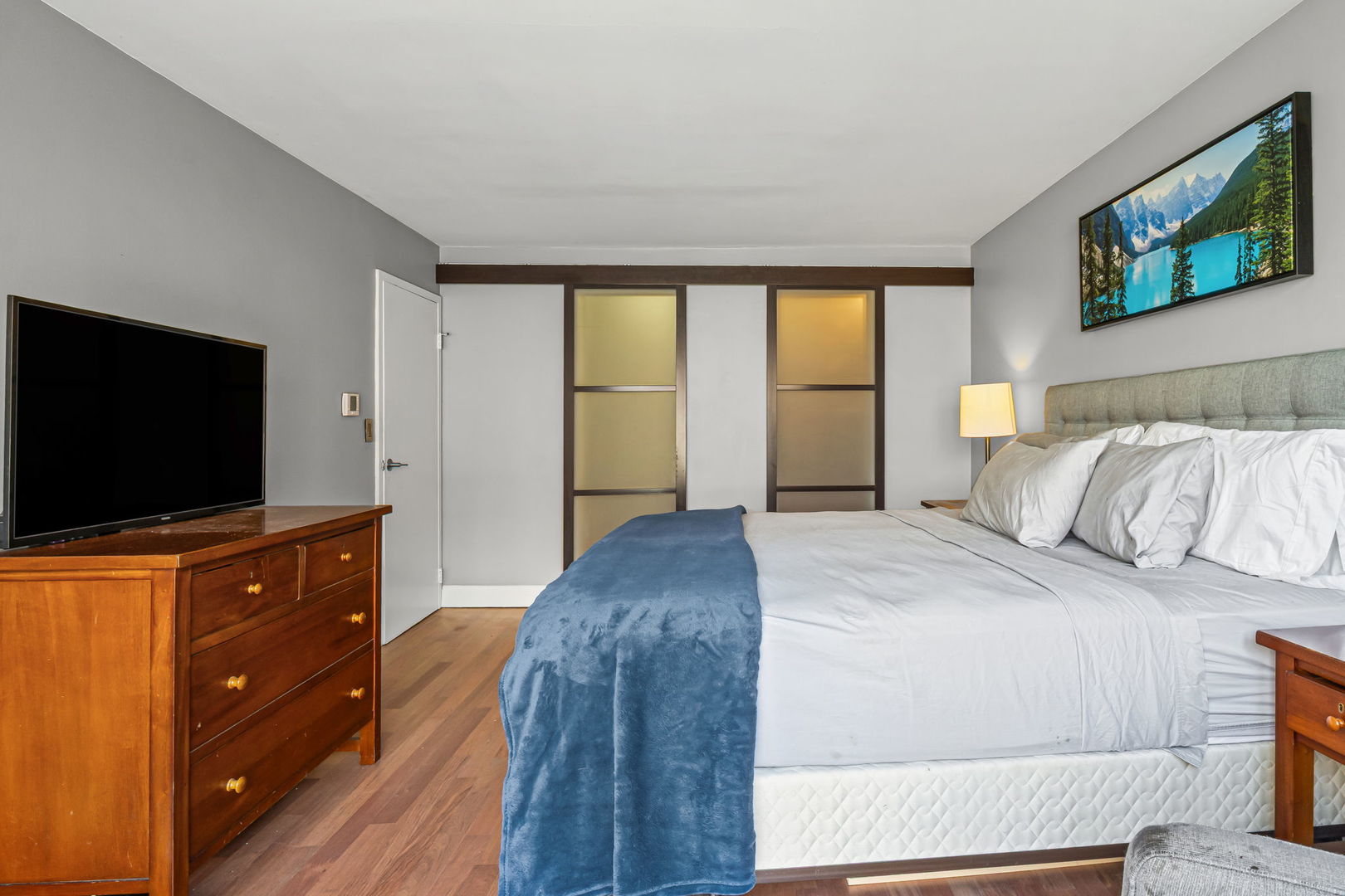 3150 North Sheridan Road, Unit 2C Chicago, IL 60657 - Photo 15 of 25 a bedroom with a large bed and a flat screen tv