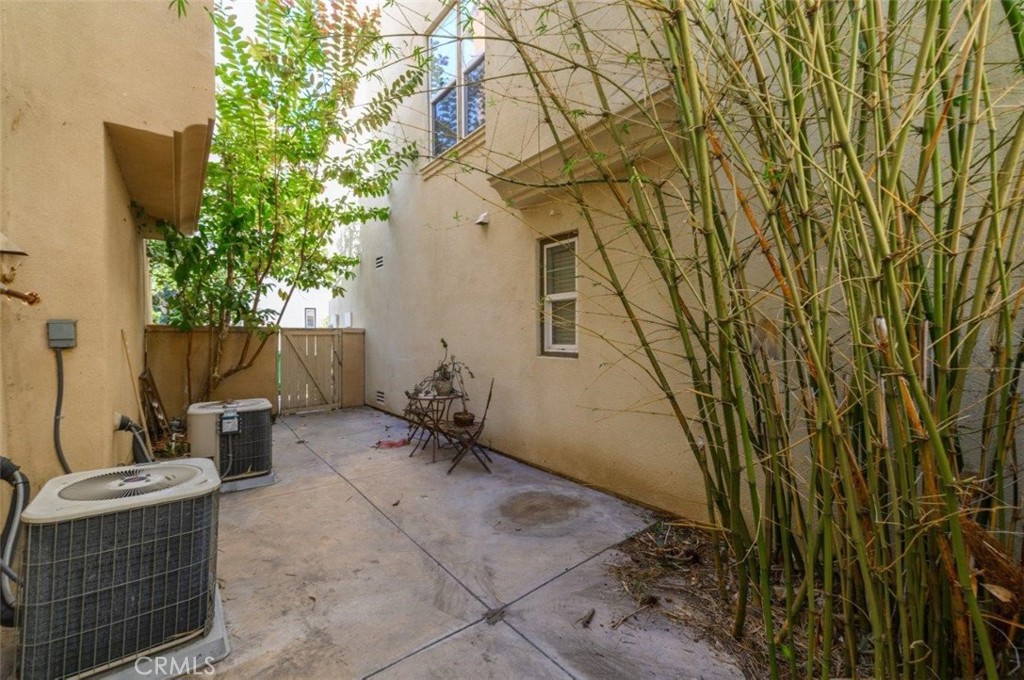 15 Tall Oak Irvine, CA 92603 - Photo 37 of 66 a backyard of a house with table and chairs