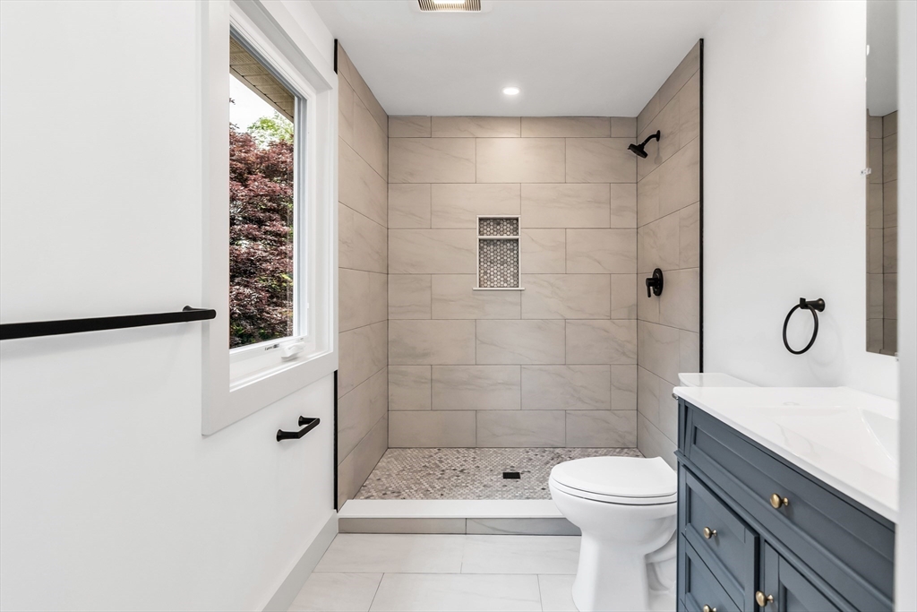 53 Walnut Street Saugus, MA 01906 - Photo 25 of 39