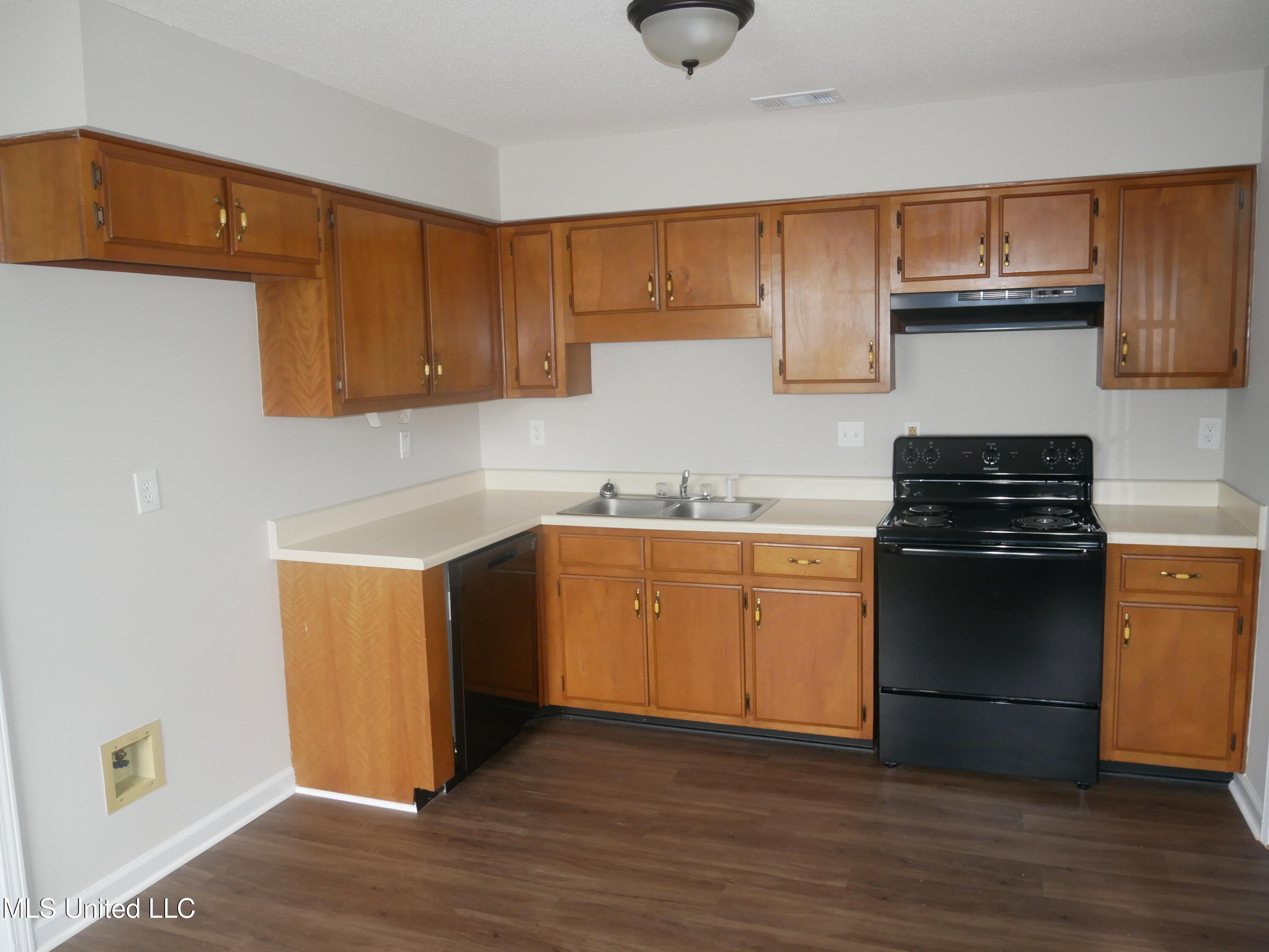 6525 Lynnfield Road Horn Lake, MS 38637 - Photo 4 of 28 P1080525