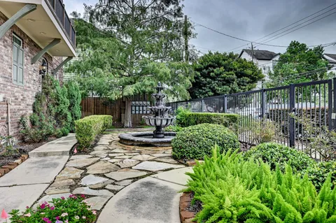 $635,000 | 1621 West 23rd Street, Unit B, Houston, TX 77008