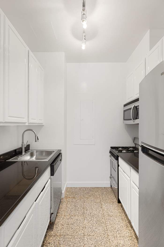 120 East 87th Street, Unit R14J Manhattan, NY 10128 - Photo 4 of 6