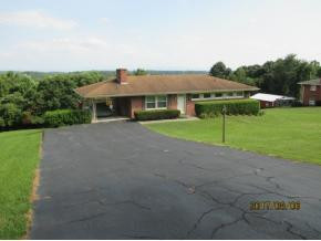 4553 Old Stage Road Kingsport, TN 37664 - Photo 4 of 29 Front Driveway View