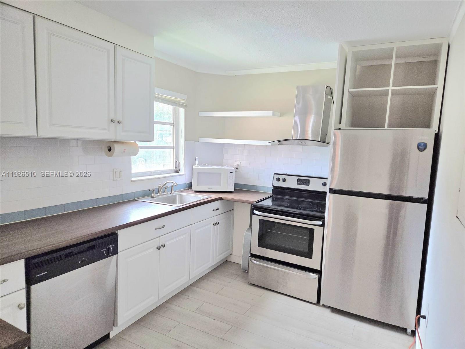 1700 Northeast 191st St Unit 100  