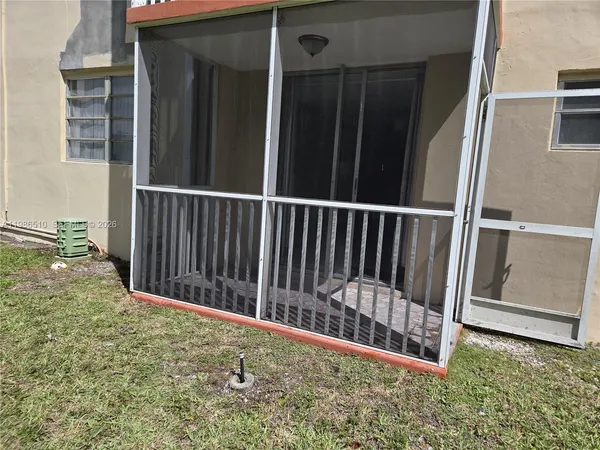 $1,800 | 1700 Northeast 191st Street, Unit 100, Miami, FL 33179