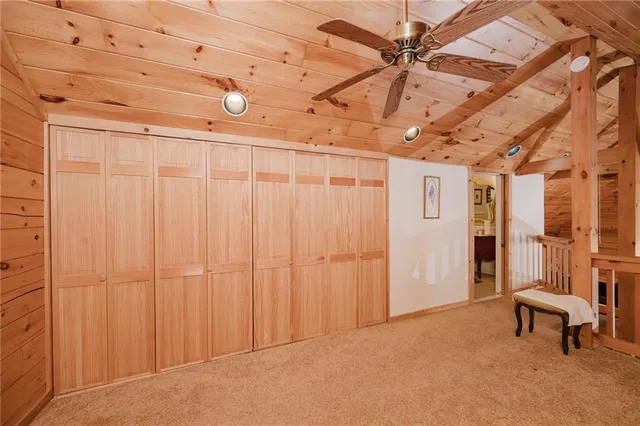 a view of livingroom with furniture