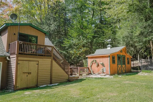 a view of a house with a yard