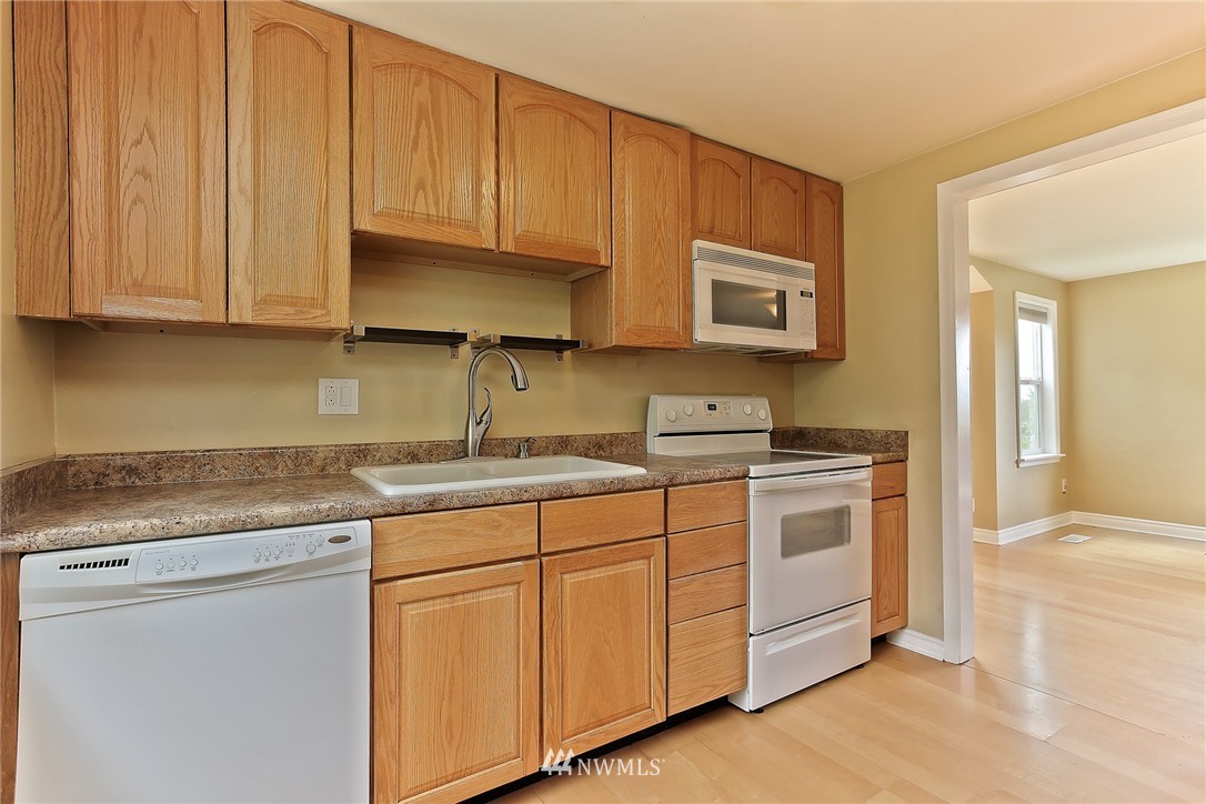 504 Windsor Place Northeast Renton, WA 98056 - Photo 13 of 24