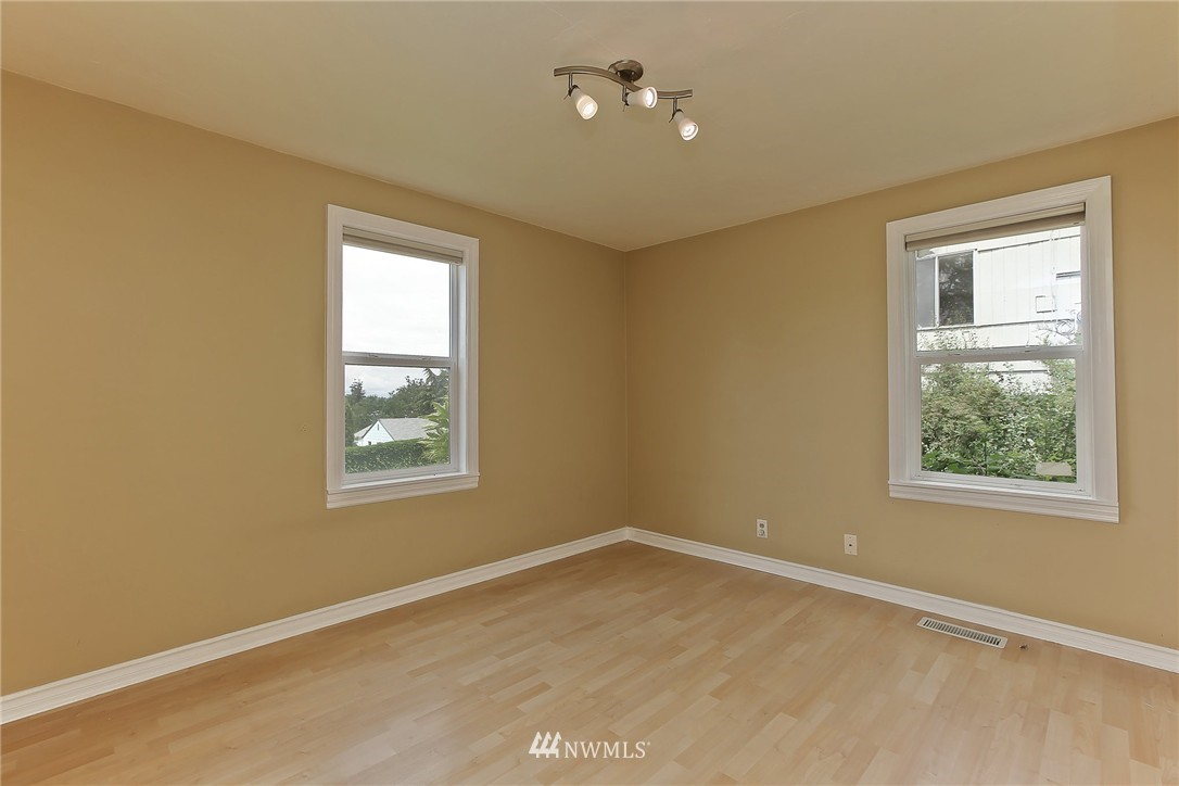 504 Windsor Place Northeast Renton, WA 98056 - Photo 14 of 24