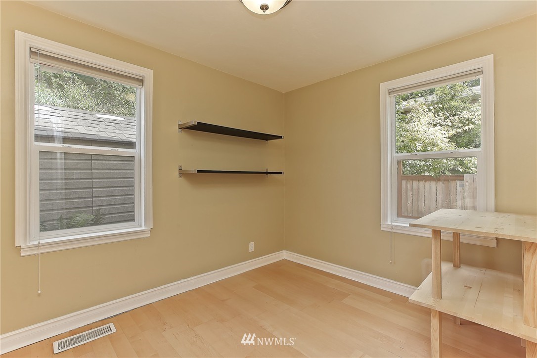 504 Windsor Place Northeast Renton, WA 98056 - Photo 16 of 24