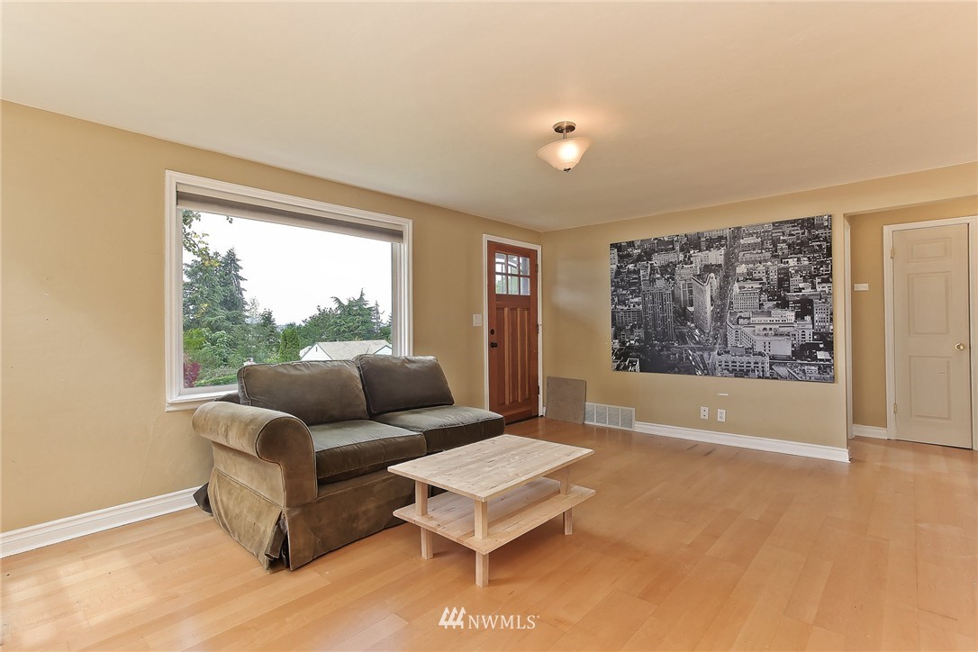 504 Windsor Place Northeast Renton, WA 98056 - Photo 5 of 24