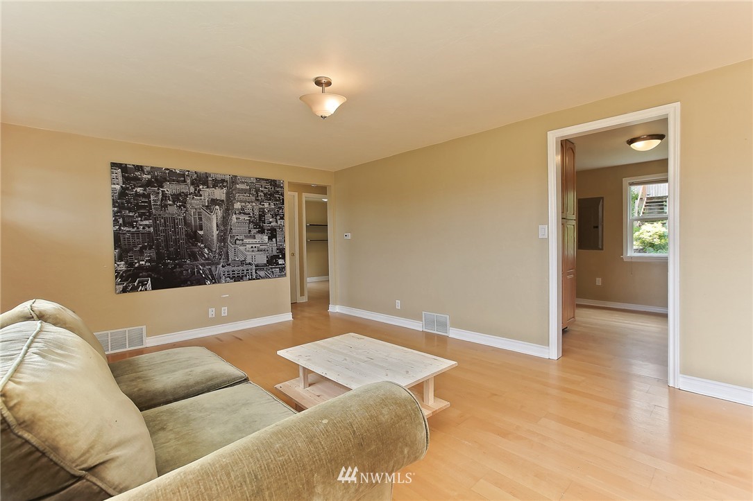 504 Windsor Place Northeast Renton, WA 98056 - Photo 6 of 24
