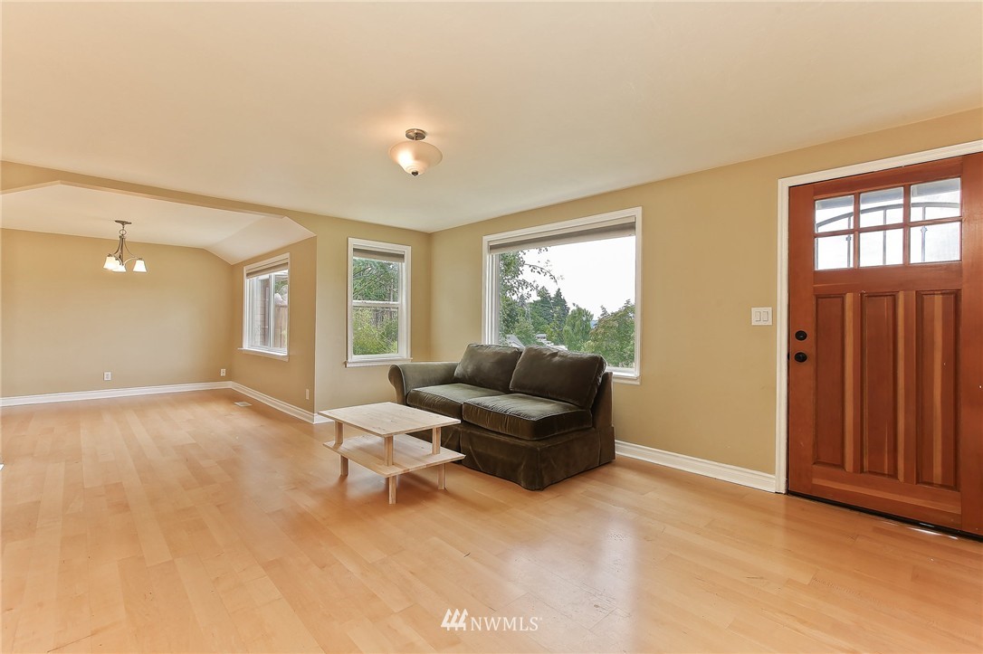 504 Windsor Place Northeast Renton, WA 98056 - Photo 7 of 24
